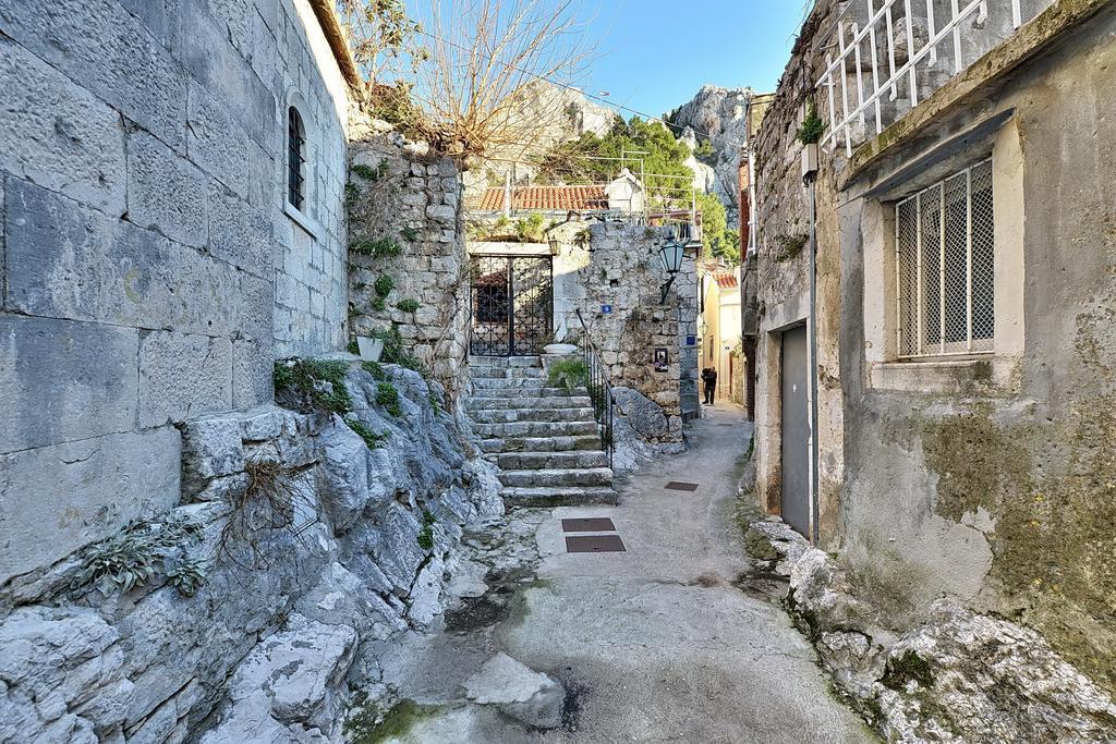 אומיס Apartments Mirabella מראה חיצוני תמונה
