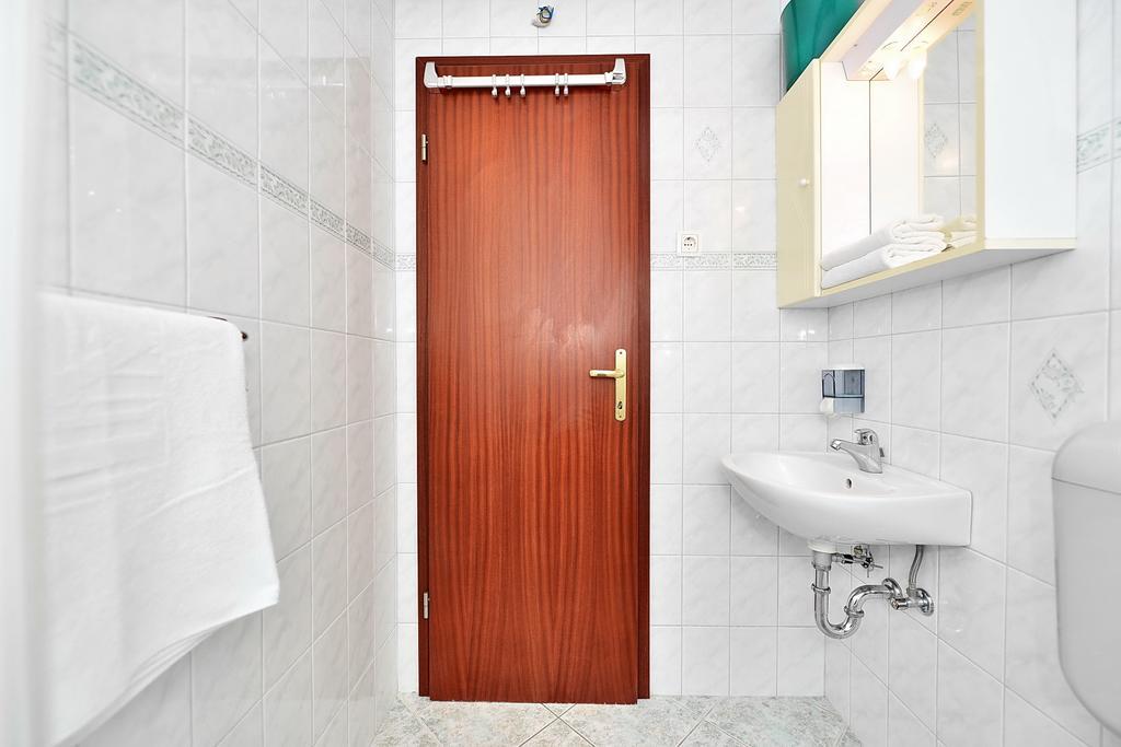 אומיס Apartments Mirabella מראה חיצוני תמונה