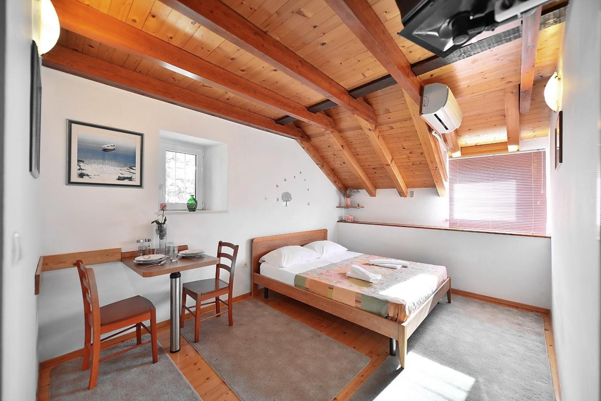 אומיס Apartments Mirabella מראה חיצוני תמונה