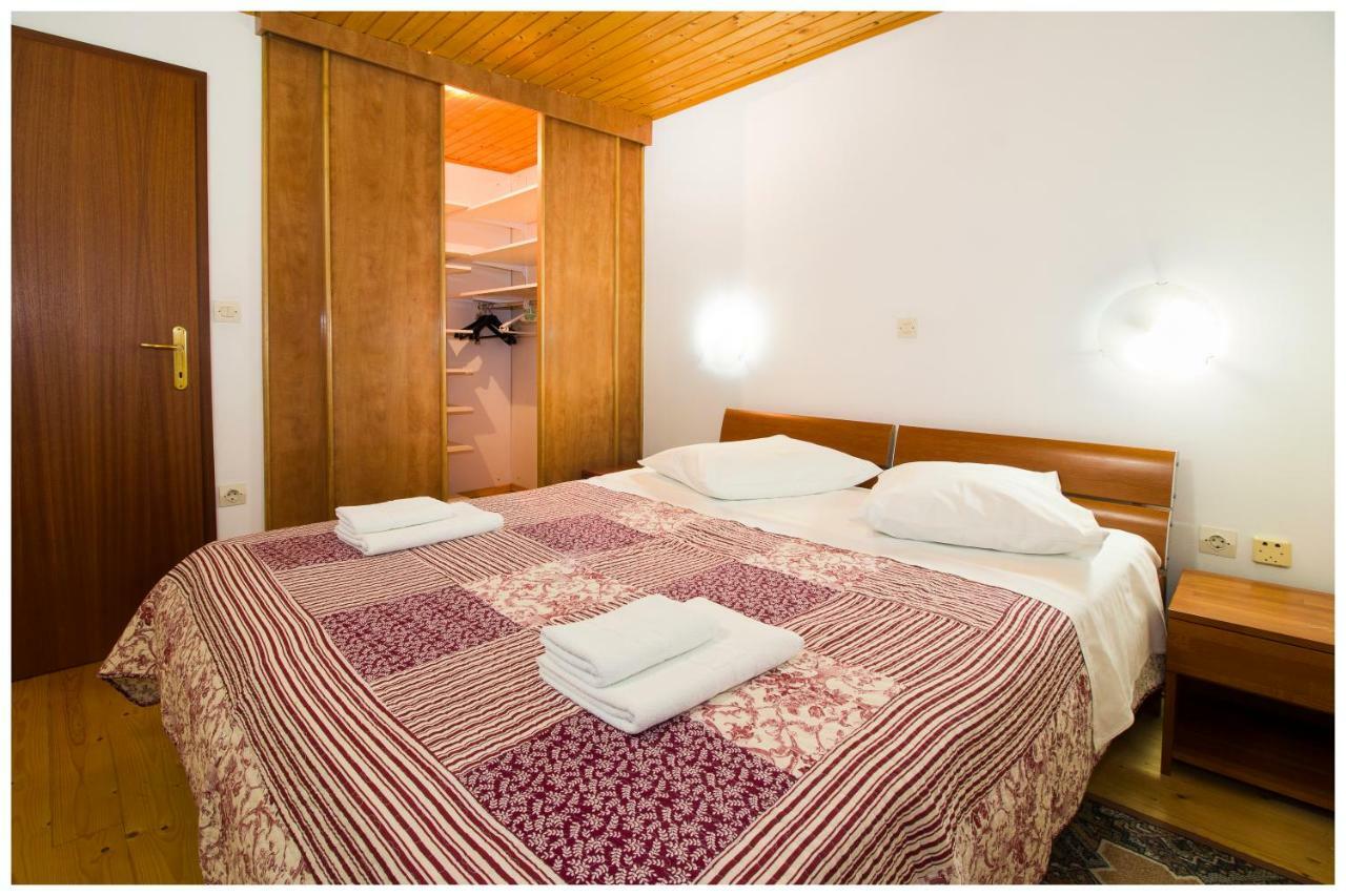 אומיס Apartments Mirabella מראה חיצוני תמונה