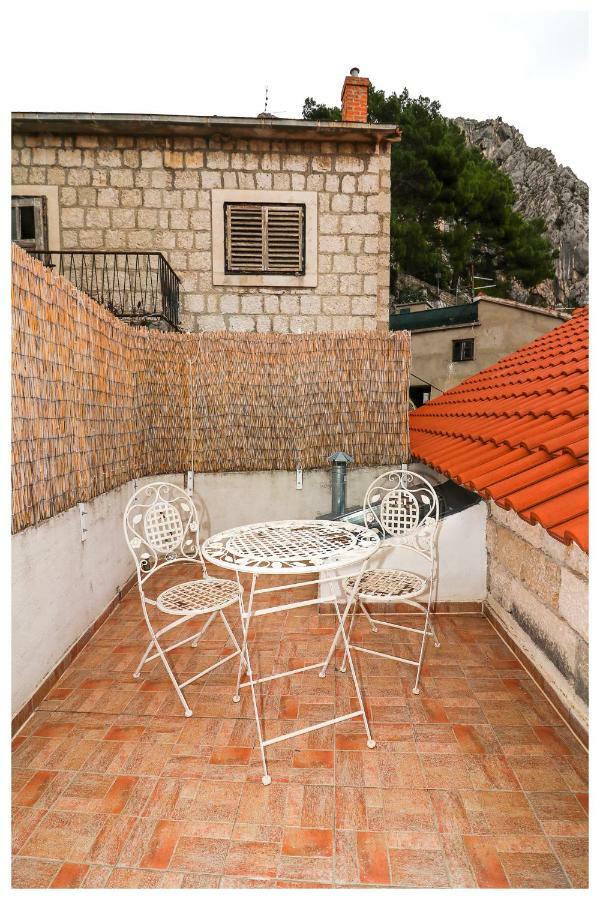 אומיס Apartments Mirabella מראה חיצוני תמונה