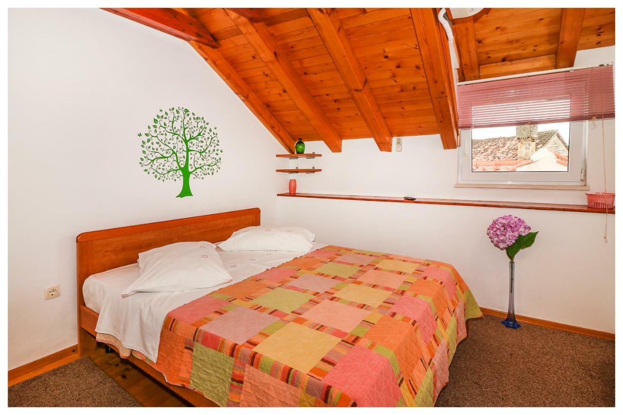 אומיס Apartments Mirabella מראה חיצוני תמונה