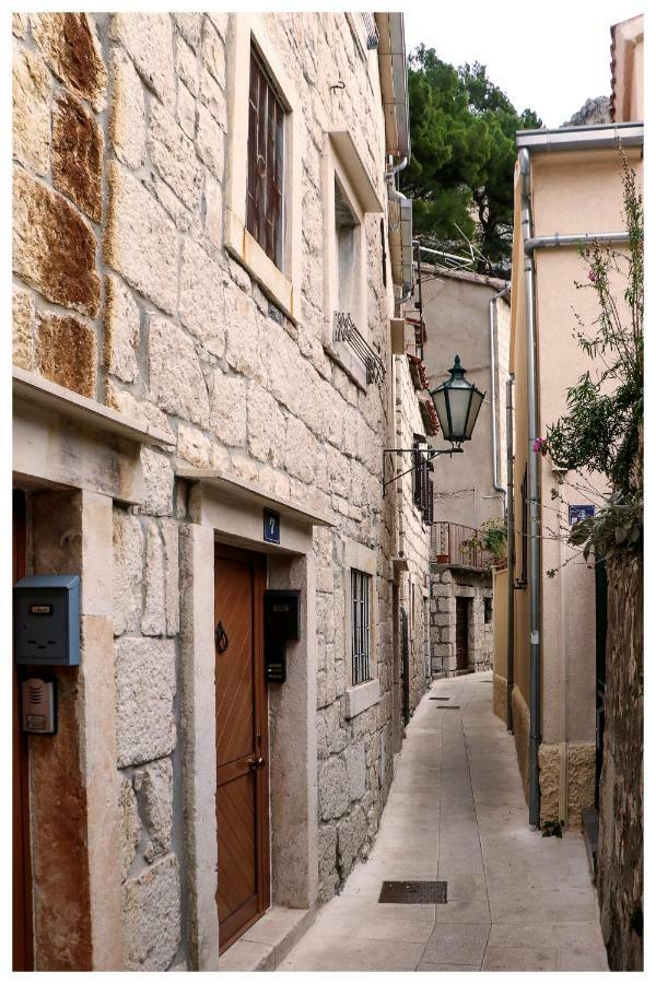 אומיס Apartments Mirabella מראה חיצוני תמונה